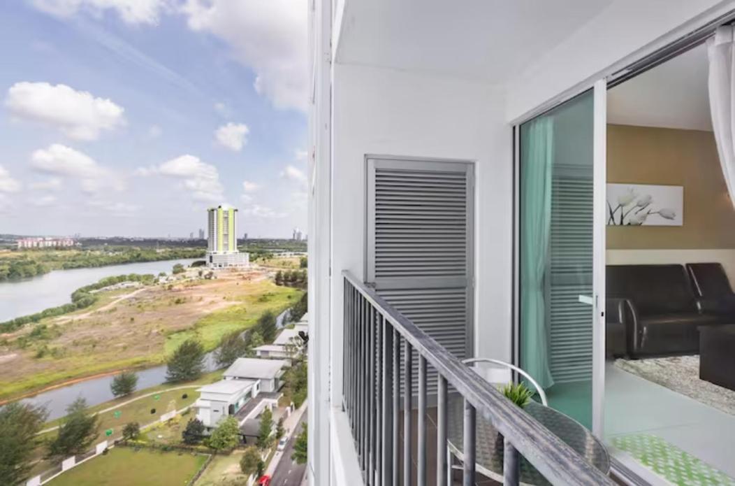 Apartment 5min Mid Valley Southkey 10min Ksl Ciq Square